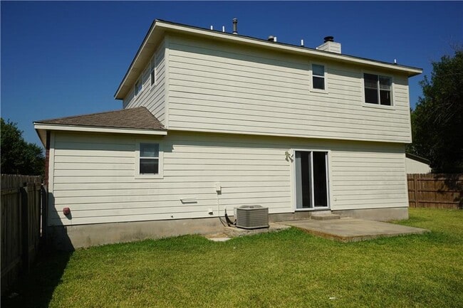 Building Photo - 112 Creekside Dr