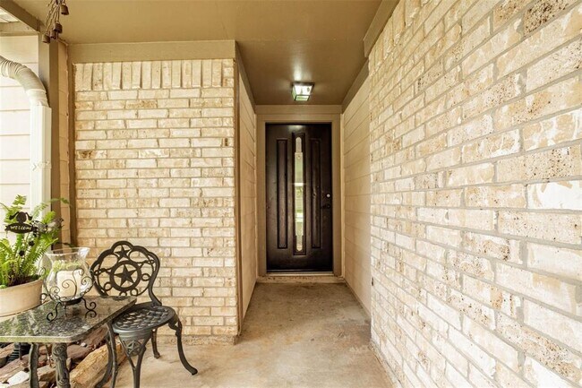 Building Photo - 8003 Goldengrove Dr