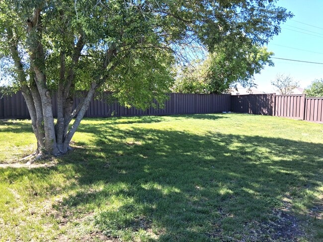 Building Photo - 4914 Parkwood Dr