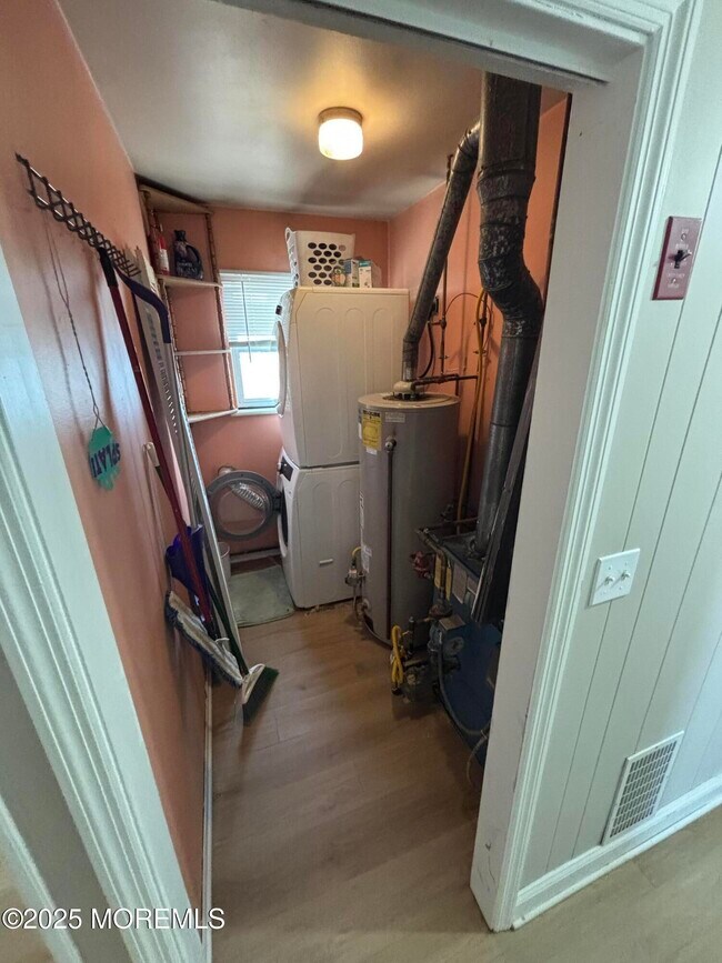 Building Photo - 127 Bloomfield Rd