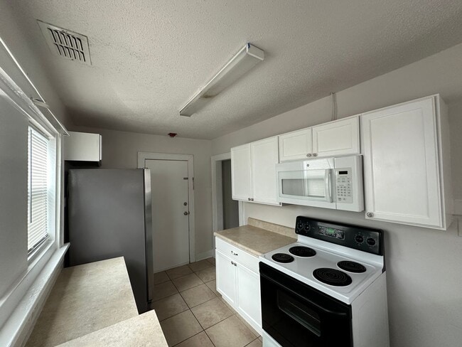 Building Photo - 2 Bedroom 1 Bathroom in Winter Haven