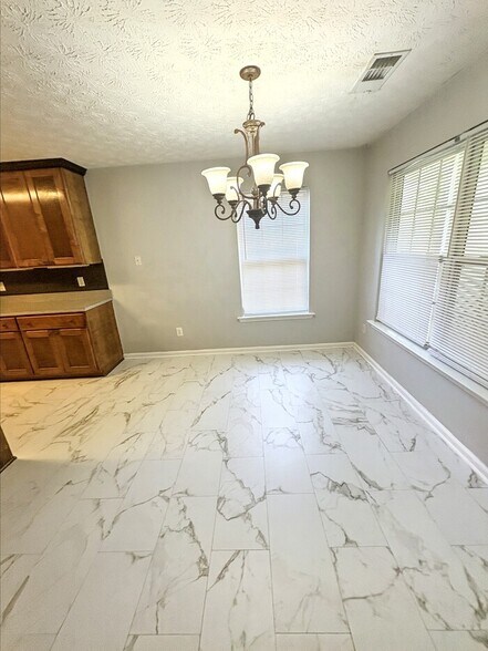 Building Photo - 2045 Parador Bend