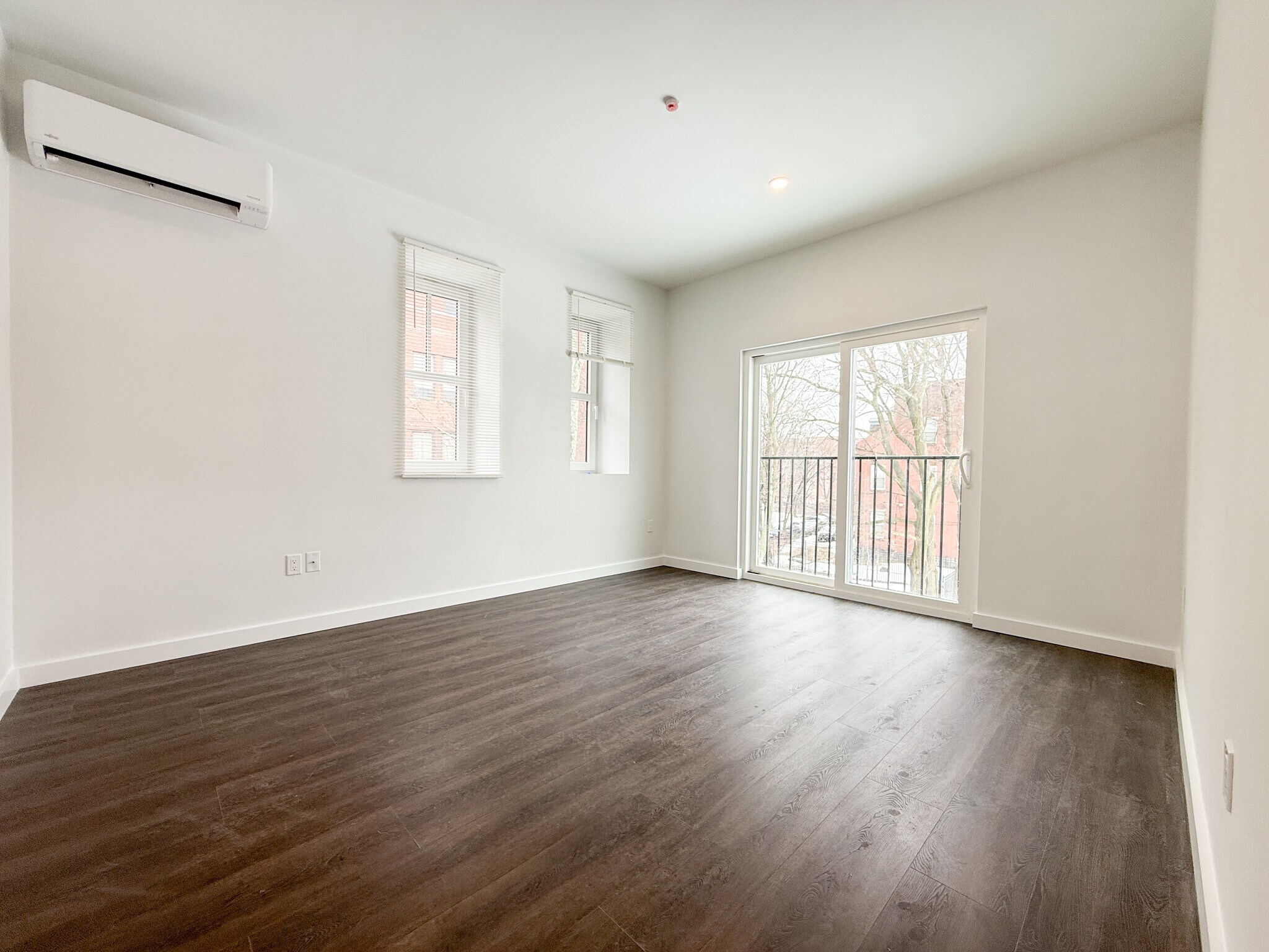 Building Photo - 67 Perrin St