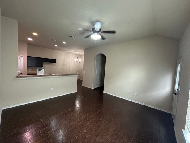 Building Photo - 3/2/2  in Creekside Crossing / Fenced in Yard / Wings to Hide Trash Cans / Interior Washer & Drye...