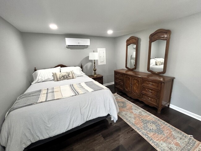 Building Photo - 512 S 6th St