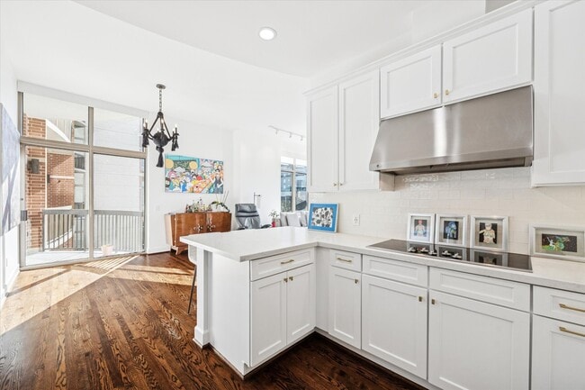 Building Photo - 2211 Briarglen Dr