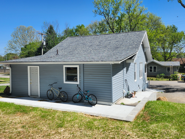 Building Photo - 137 Oakdale St