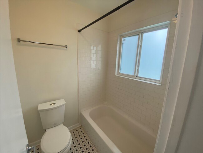 Building Photo - 219 W Alabama St