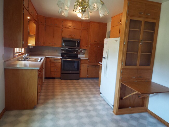 Building Photo - 453 4th Ave