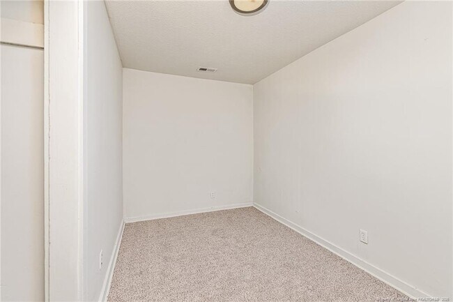 Building Photo - 210-210 S Plymouth St