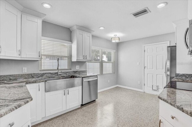 Building Photo - Remodeled South Tampa Home