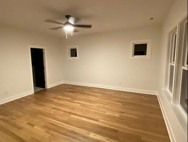 Building Photo - Modern 4-Bedroom Home with Stylish Finishe...
