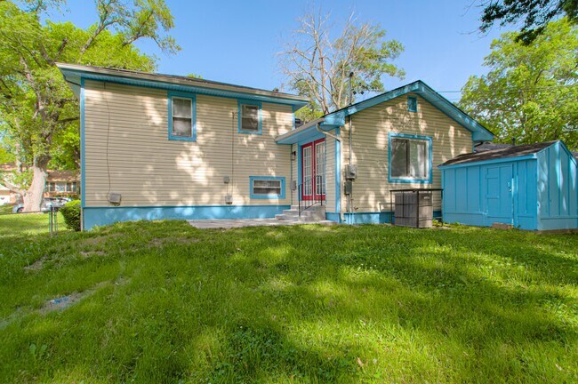 Building Photo - 9411 Fairwood Dr