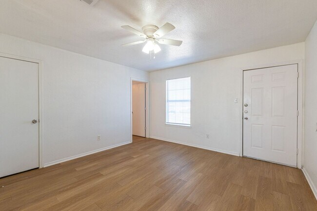Building Photo - 5904 Greengate Dr