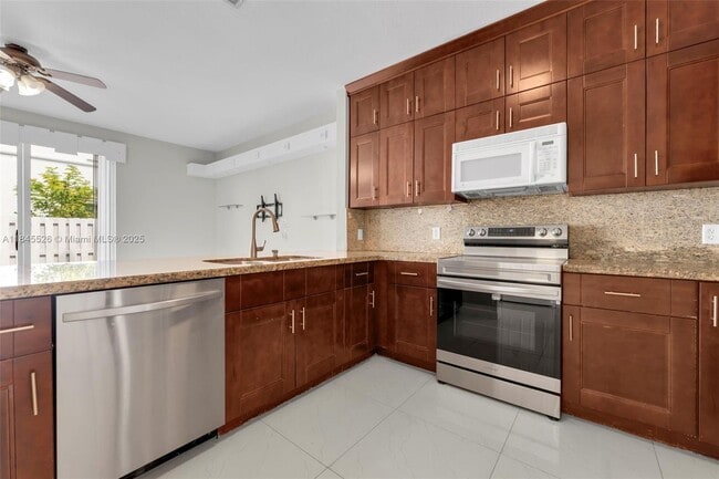Building Photo - 4221 SW 157th Ave