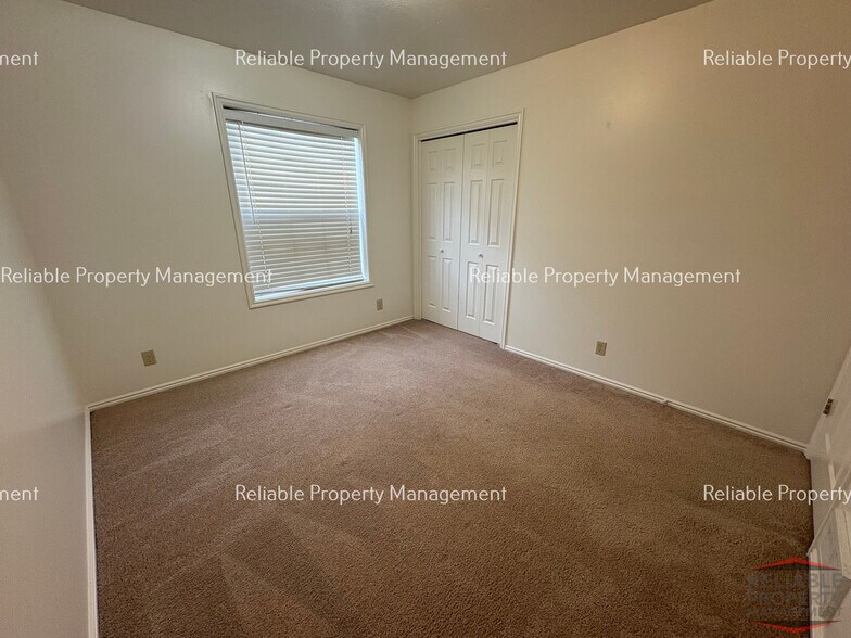 Building Photo - 1322 Walstrom Ln