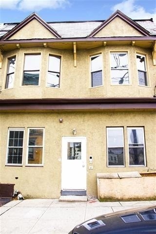 Building - 167 Danforth Ave