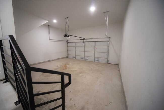 Building Photo - 236 Urbane Crst Dr
