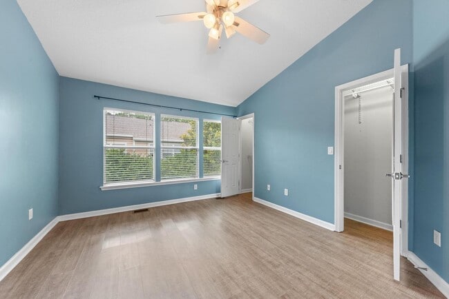 Building Photo - 2 Bed/2.5 Bath Summerfield Townhome! Great...