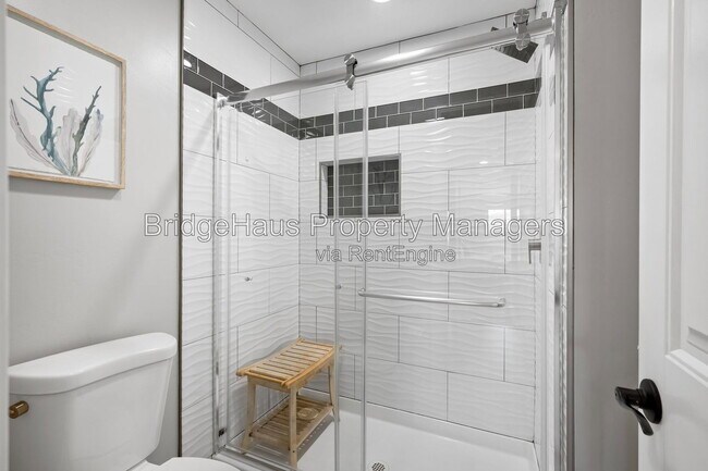 Building Photo - 2607 Pirineos Way