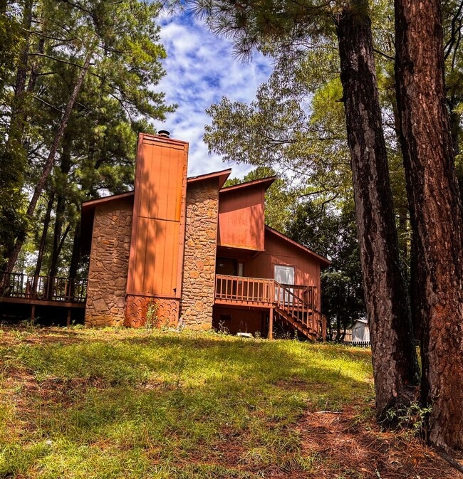 Primary Photo - Beautiful 3-Bedroom, 2-Bath Home in a Desi...