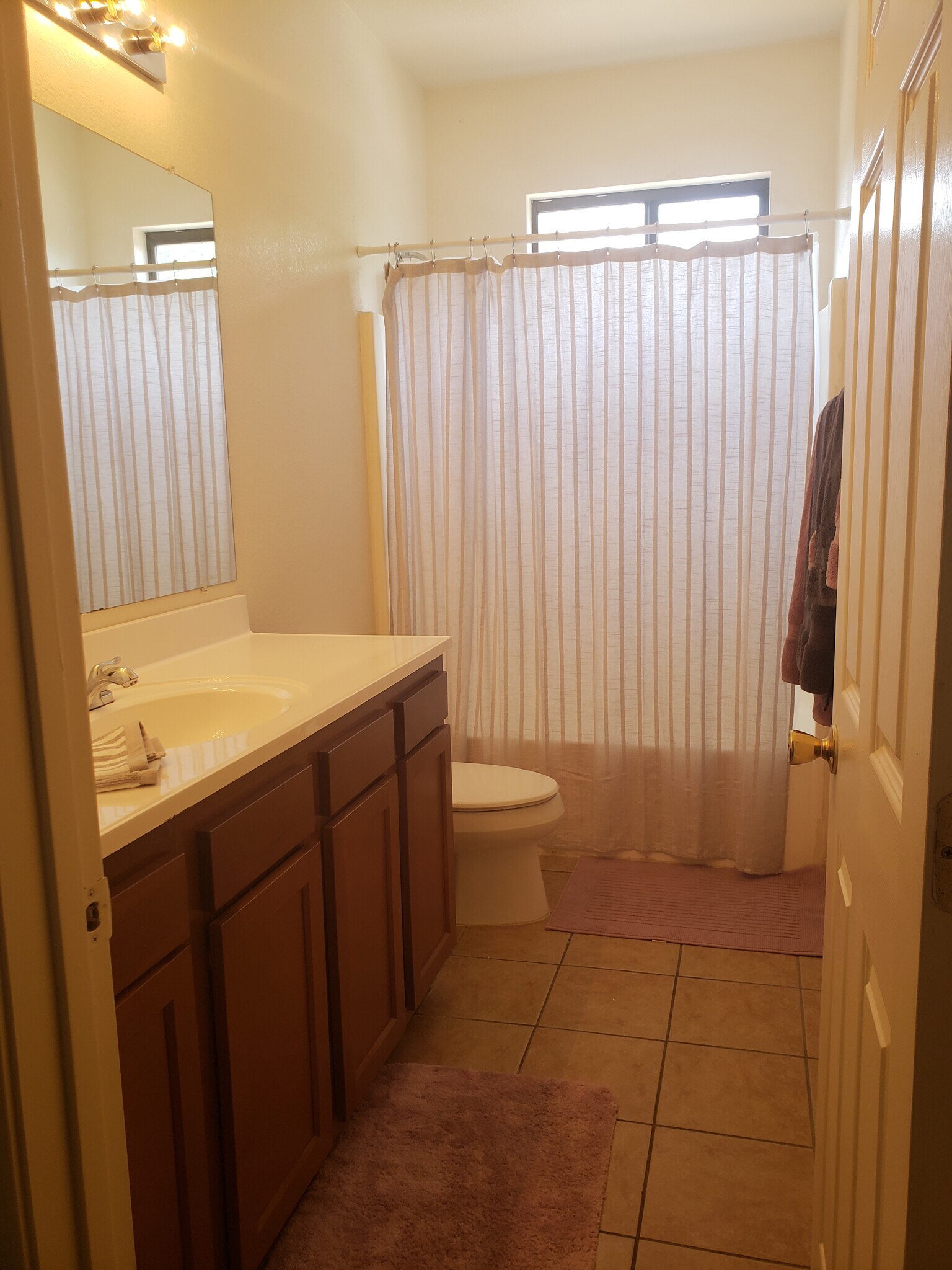 Building Photo - 1433 E Elm St