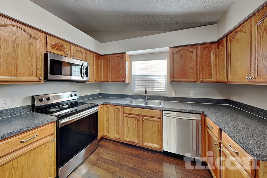 Building Photo - 1115 Hardwood Dr
