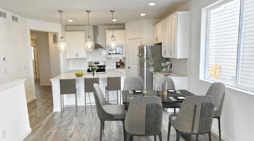 Chic Dining - 537 High Point Dr