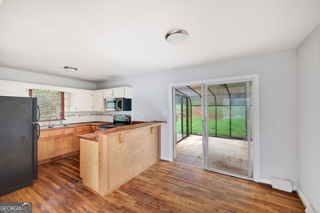 Building Photo - 3178 Pinehill Dr