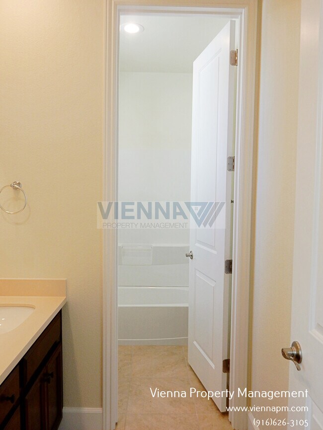 Building Photo - 1062 Yucca Dr