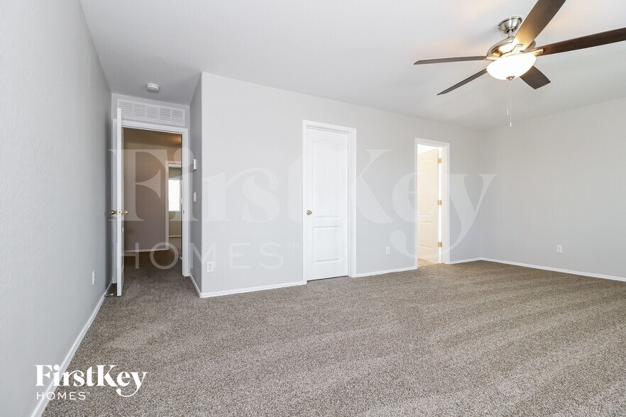 Building Photo - 3256 W Huntington Dr
