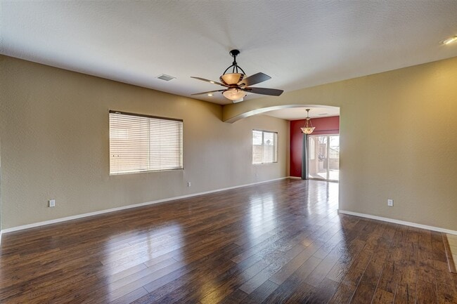 Building Photo - 4 bedroom, 2 bath Home in Quailwood