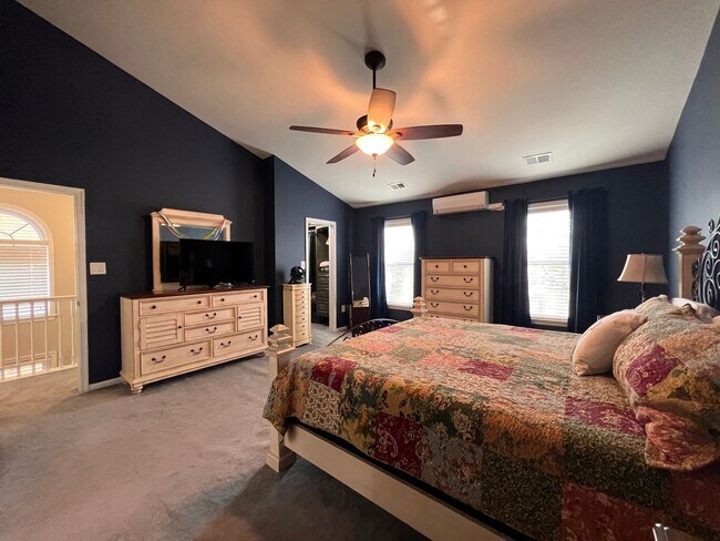 Building Photo - Heart's Desire End Unit Townhome 2700+ SqFt - Lowes Island