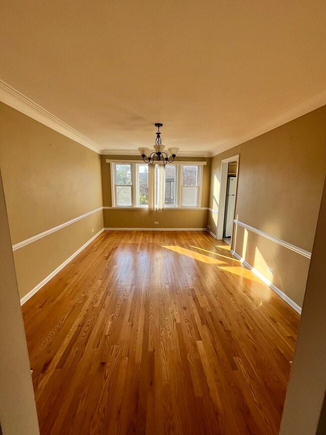 Building Photo - 2553 W North Shore Ave