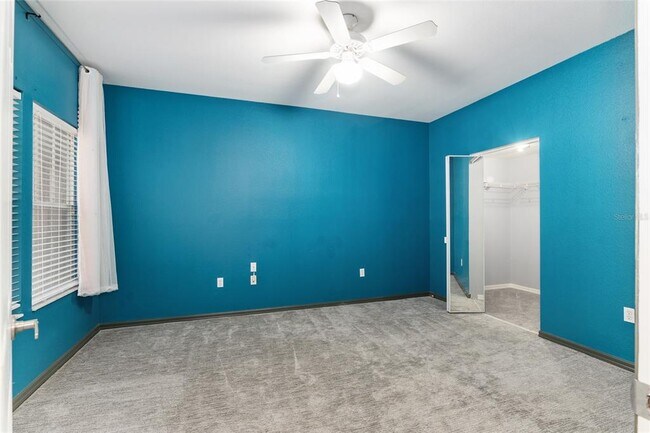 Building Photo - 9127 SW 52nd Ave