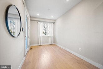 Building Photo - 1839- Blair St