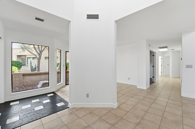 Building Photo - Welcome to this stunning 3-bedroom, 2-bathroom home in the heart of Scottsdale, AZ *RENT SPECIAL*