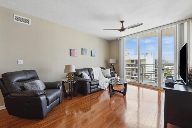 Building Photo - 1551 N Flagler Dr