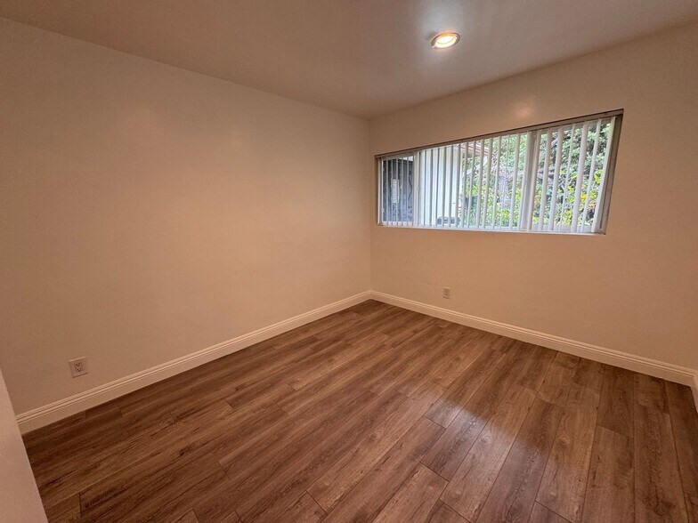 Building Photo - 7139 Whitsett Ave