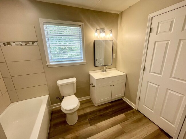 Building Photo - Charming 3 Bedroom Home in Pearl!