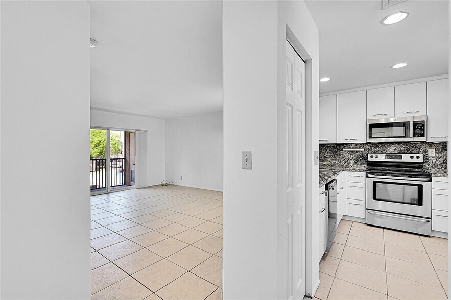 Primary Photo - 9186 NW 40th St