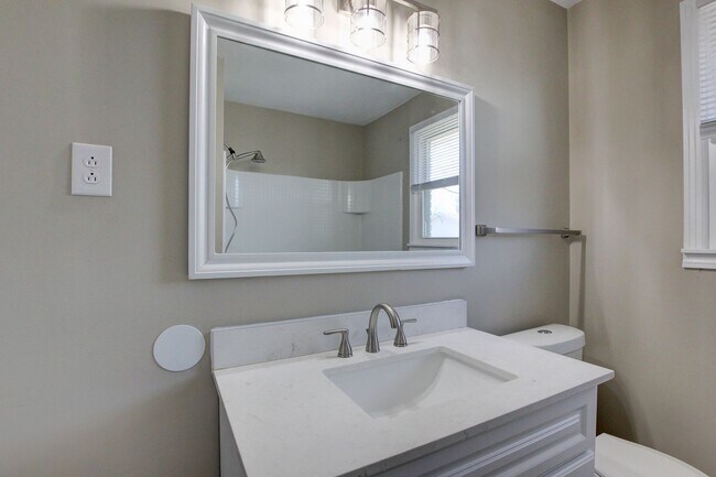 Building Photo - Four Bedroom with Bonus Room and a detache...