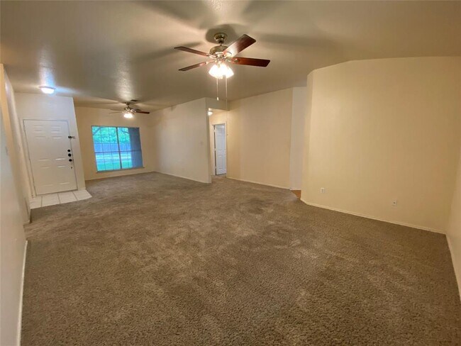 Building Photo - 2402 Hallie Ln