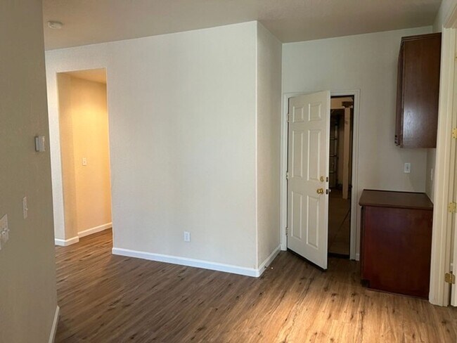 Building Photo - 2912 Medinah Way