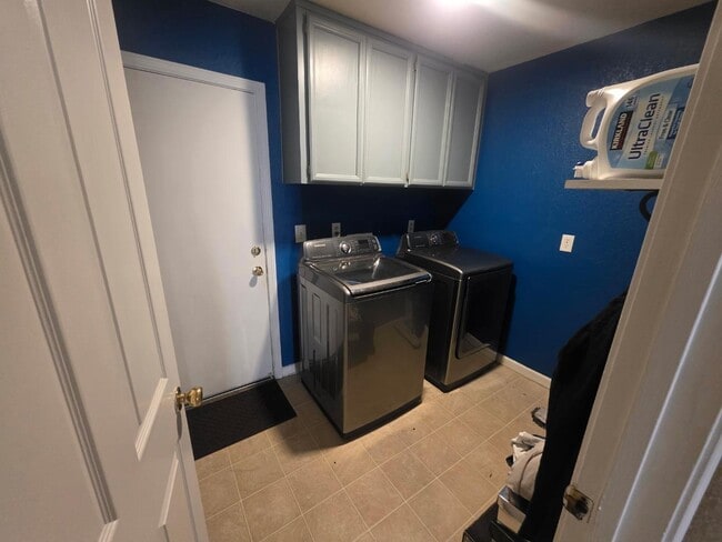 Building Photo - 5761 Caribbean Cir