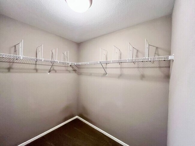 Building Photo - Charming Two-Story Home for Rent in the De...