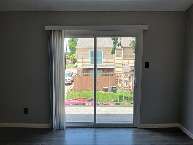 Building Photo - (50% OFF 1st MONTHS RENT) 2nd Floor Condo 1 Bedroom and 1 Bath