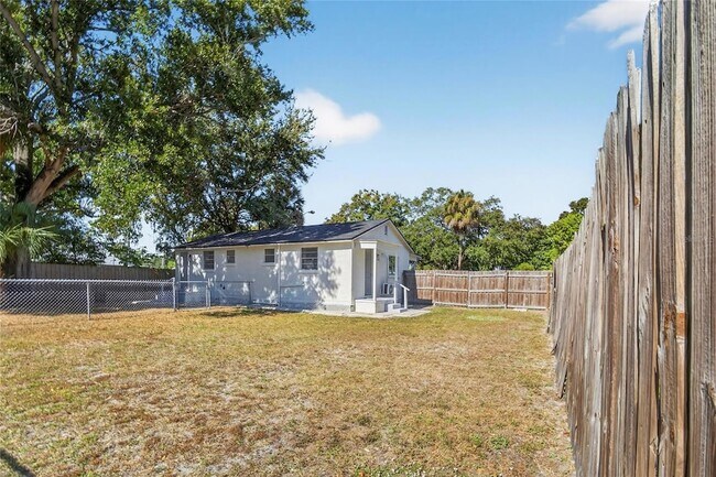 Building Photo - 4214 W Ohio Ave