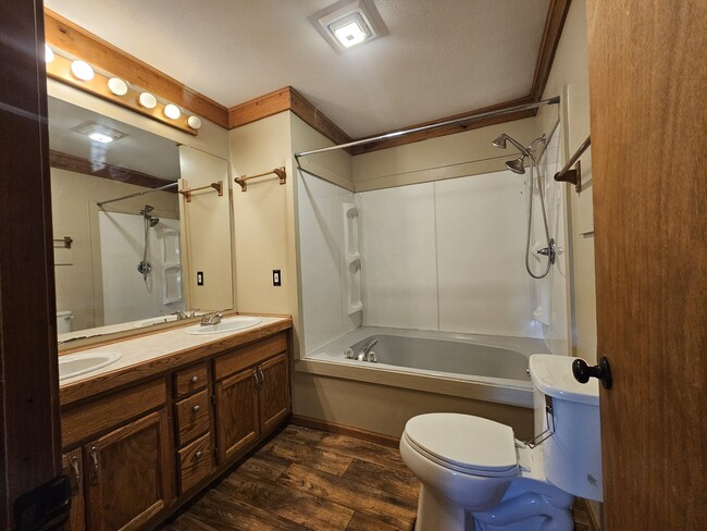 Building Photo - 777 SE Y Hwy