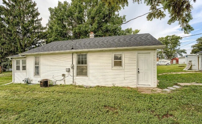 Building Photo - Adorable 1 story home is needing YOU!